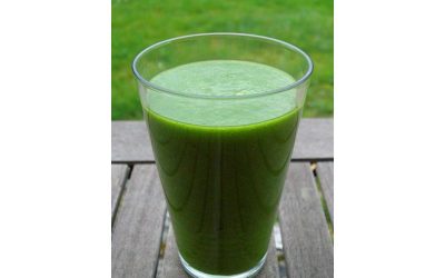 Green Smoothie with Mango & Spinach